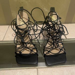EGO LACE UP WRAP SQUARE TOE HEELS US SIZE 8 I’m size 6 color black